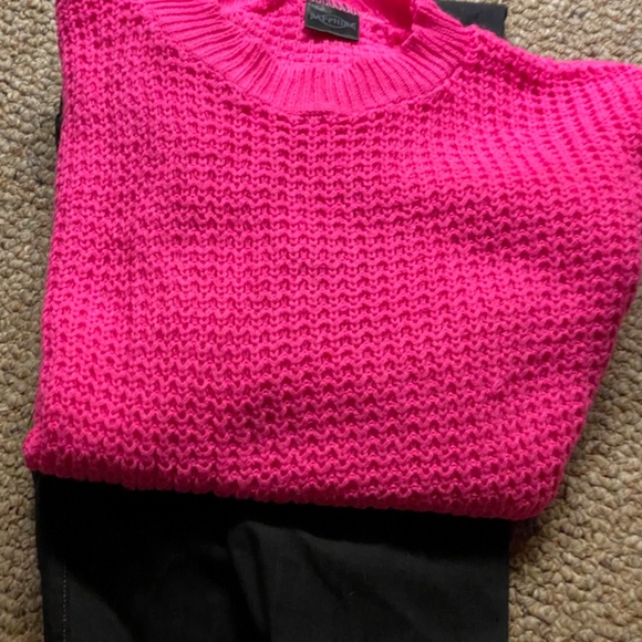 Hot Pink Waffle popcorn sweater - Picture 5 of 5